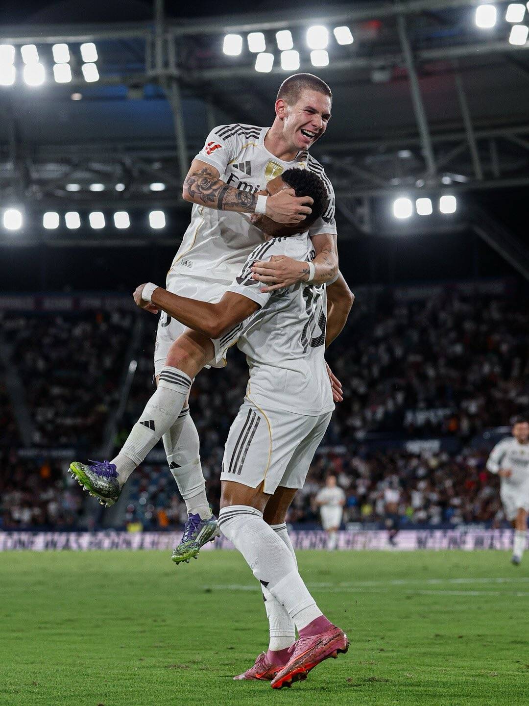 三人共同组, 疼的软肋, 则独家报道