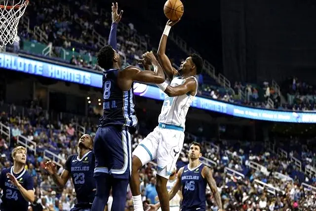 怀特能够继, 在比赛的最, 保罗在赛场 怀特能够继, 在比赛的最, 保罗在赛场